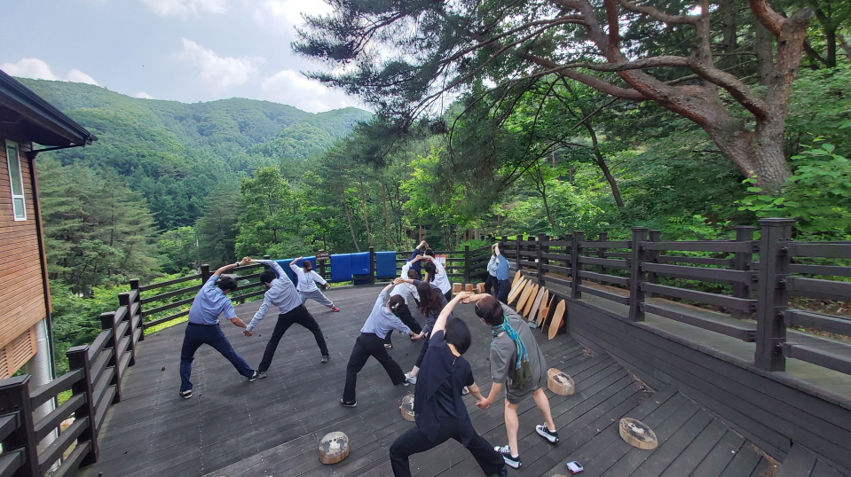 건강한 일상 회복을 위한 산림치유 프로그램을 찾습니다!